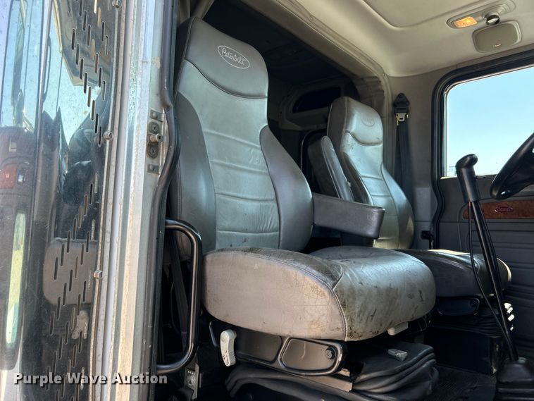 image for item EG0940 2009 Peterbilt  365 crane truck