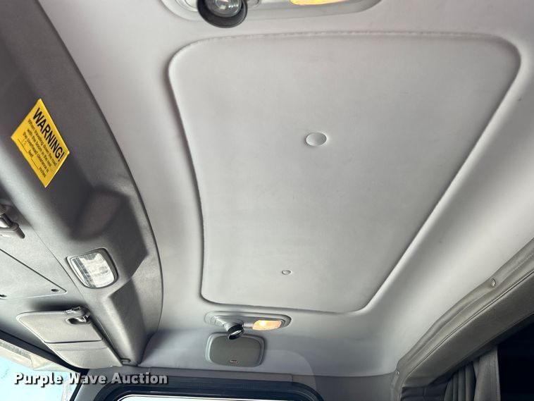 image for item EG0940 2009 Peterbilt  365 crane truck