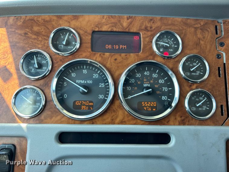 image for item EG0940 2009 Peterbilt  365 crane truck