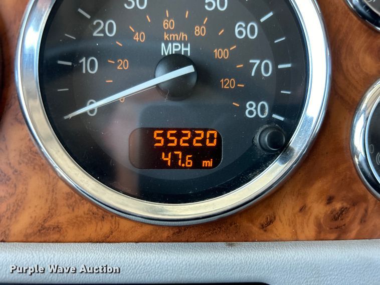 image for item EG0940 2009 Peterbilt  365 crane truck