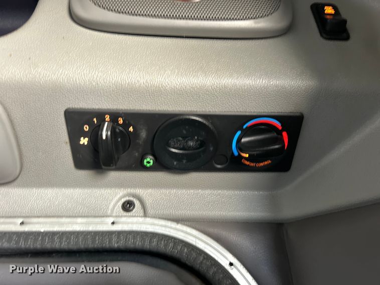 image for item EG0940 2009 Peterbilt  365 crane truck