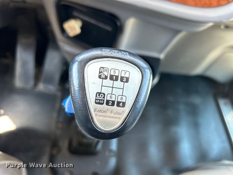 image for item EG0940 2009 Peterbilt  365 crane truck