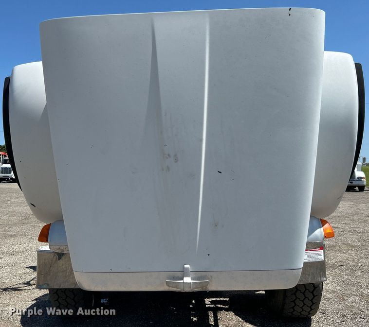 image for item EG0940 2009 Peterbilt  365 crane truck