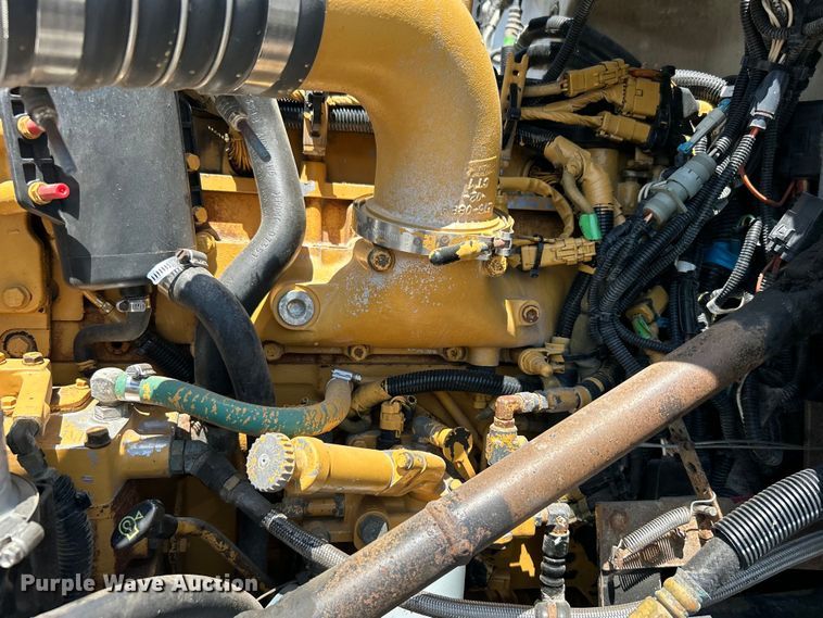 image for item EG0940 2009 Peterbilt  365 crane truck