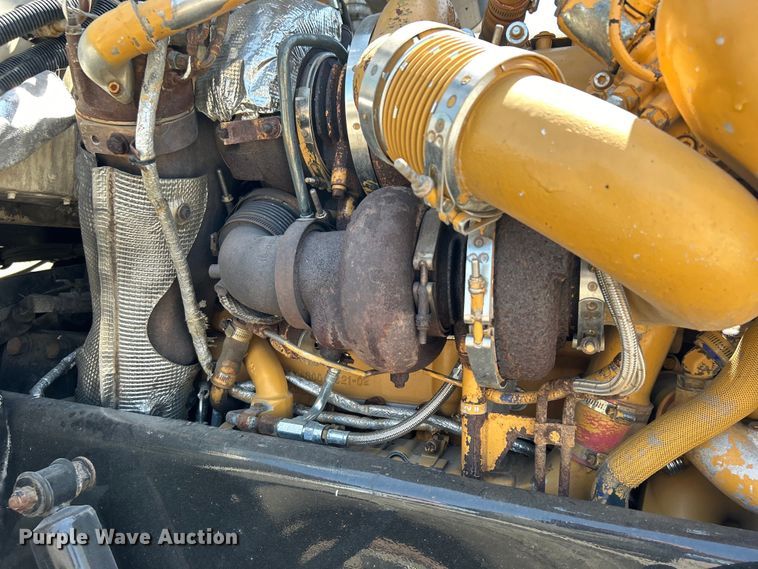 image for item EG0940 2009 Peterbilt  365 crane truck