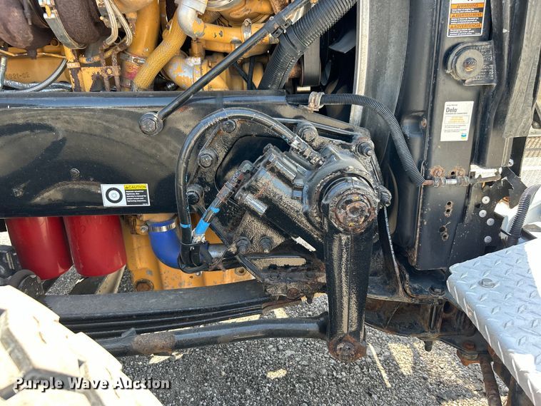 image for item EG0940 2009 Peterbilt  365 crane truck