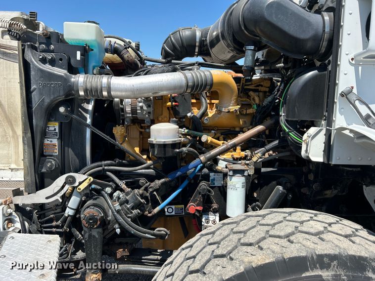 image for item EG0940 2009 Peterbilt  365 crane truck