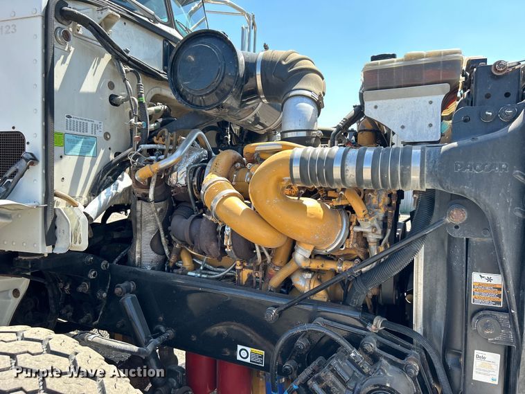 image for item EG0940 2009 Peterbilt  365 crane truck