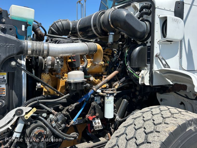 image for item EG0940 2009 Peterbilt  365 crane truck