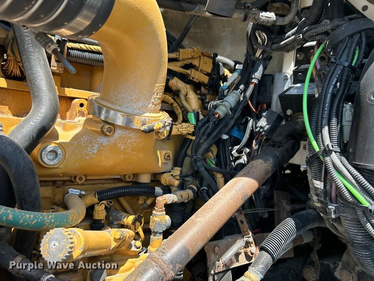 image for item EG0940 2009 Peterbilt  365 crane truck