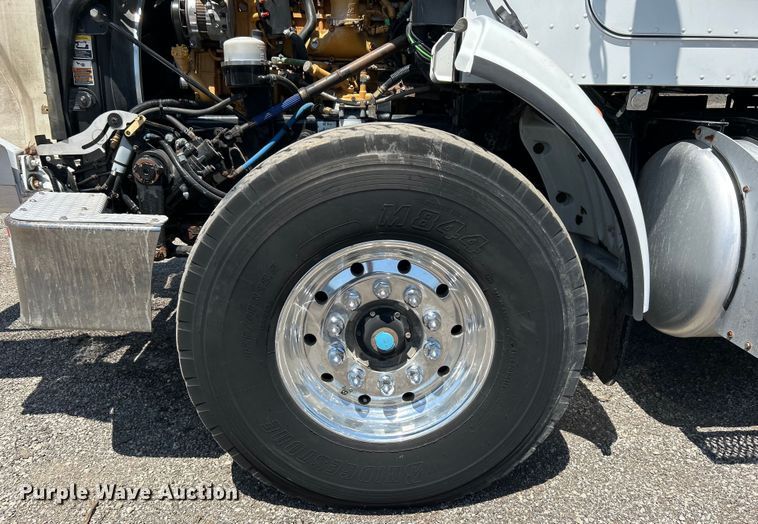 image for item EG0940 2009 Peterbilt  365 crane truck