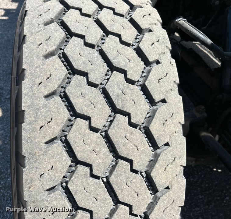 image for item EG0940 2009 Peterbilt  365 crane truck