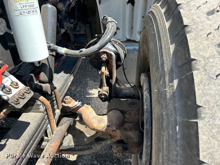 image for item EG0940 2009 Peterbilt  365 crane truck