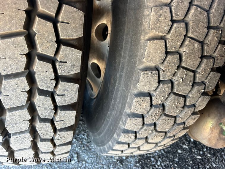 image for item EG0940 2009 Peterbilt  365 crane truck