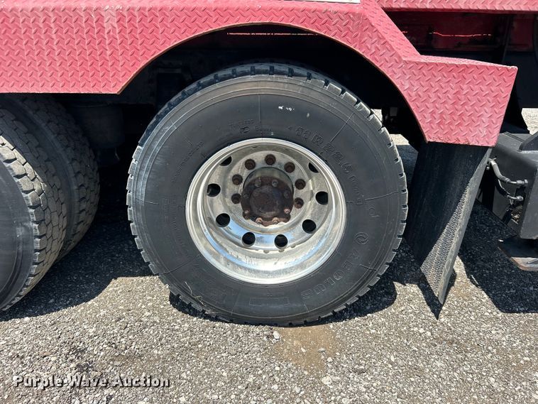 image for item EG0940 2009 Peterbilt  365 crane truck