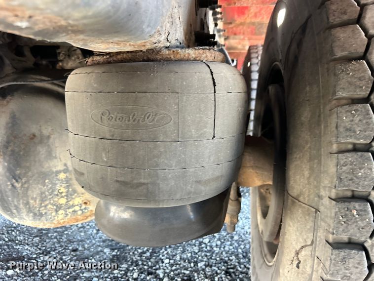 image for item EG0940 2009 Peterbilt  365 crane truck