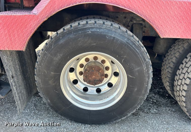 image for item EG0940 2009 Peterbilt  365 crane truck