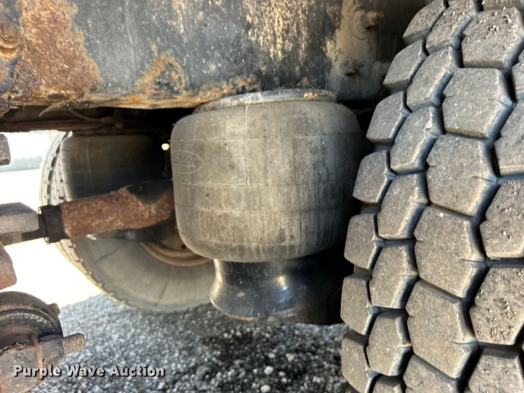 image for item EG0940 2009 Peterbilt  365 crane truck