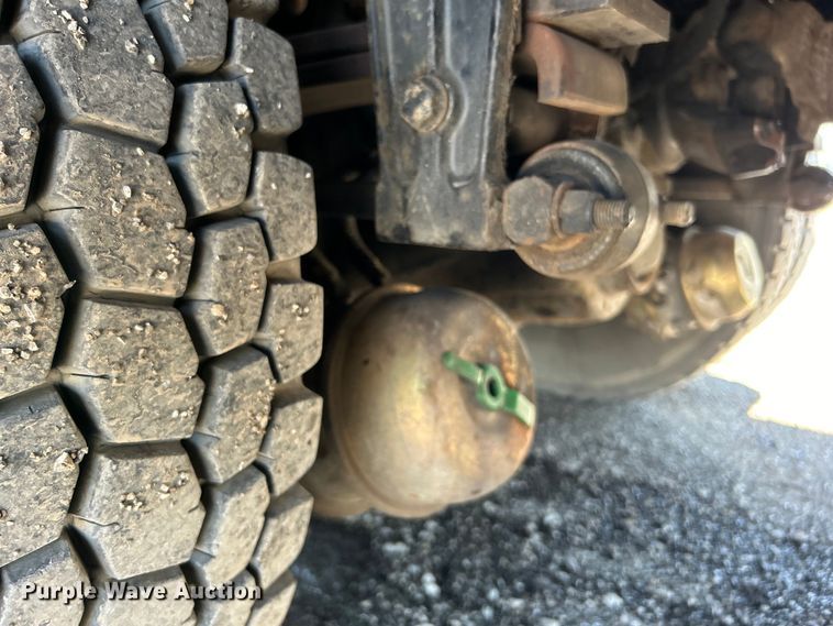 image for item EG0940 2009 Peterbilt  365 crane truck