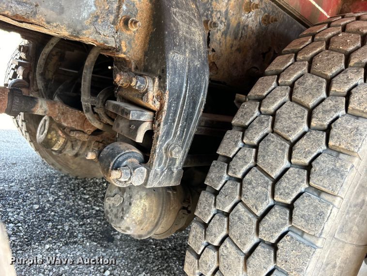 image for item EG0940 2009 Peterbilt  365 crane truck