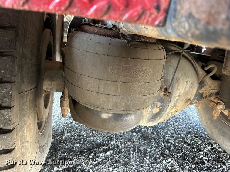 image for item EG0940 2009 Peterbilt  365 crane truck