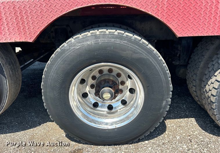 image for item EG0940 2009 Peterbilt  365 crane truck