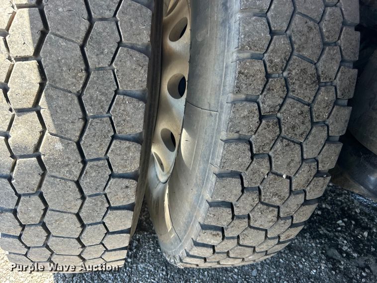 image for item EG0940 2009 Peterbilt  365 crane truck