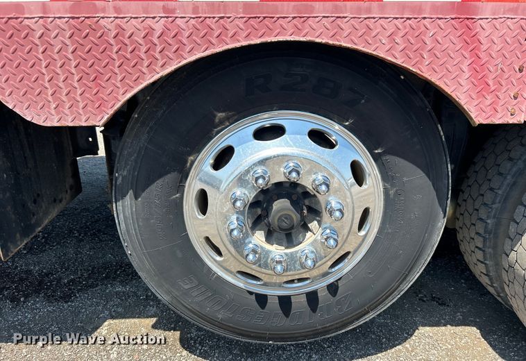 image for item EG0940 2009 Peterbilt  365 crane truck