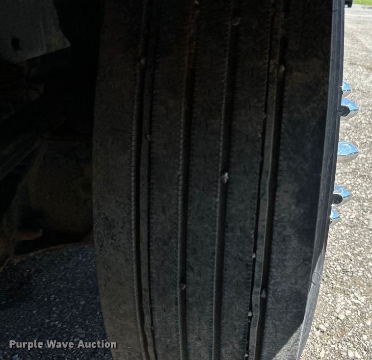 image for item EG0940 2009 Peterbilt  365 crane truck