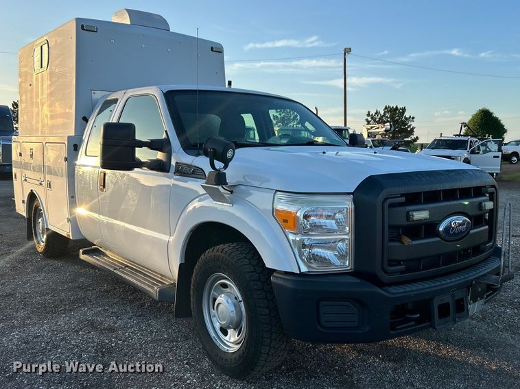 image for item EG0941 2011 Ford F350 Super Duty  SuperCab utility bed pickup truck