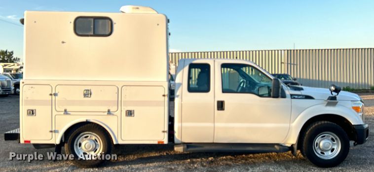 image for item EG0941 2011 Ford F350 Super Duty  SuperCab utility bed pickup truck