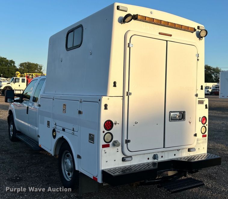 image for item EG0941 2011 Ford F350 Super Duty  SuperCab utility bed pickup truck