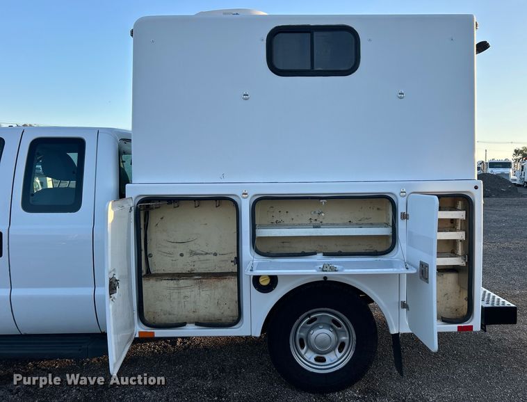 image for item EG0941 2011 Ford F350 Super Duty  SuperCab utility bed pickup truck