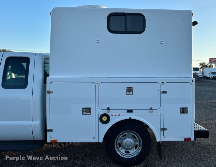 image for item EG0941 2011 Ford F350 Super Duty  SuperCab utility bed pickup truck