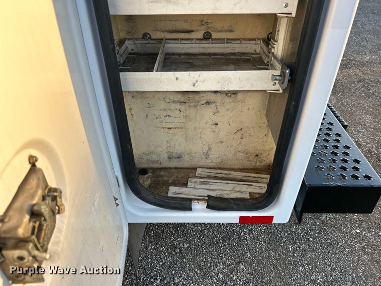 image for item EG0941 2011 Ford F350 Super Duty  SuperCab utility bed pickup truck