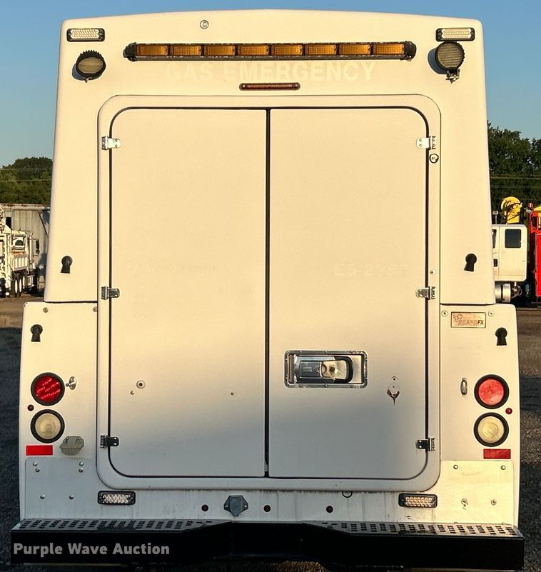 image for item EG0941 2011 Ford F350 Super Duty  SuperCab utility bed pickup truck