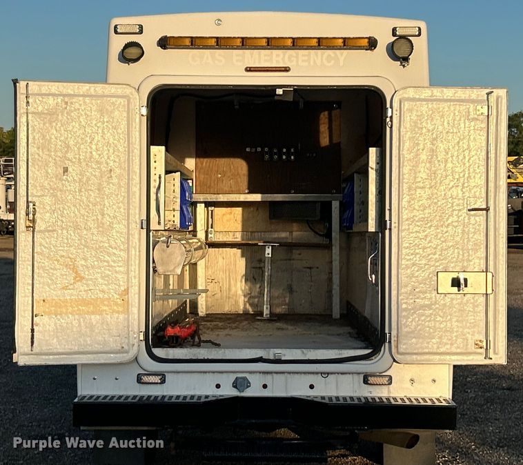 image for item EG0941 2011 Ford F350 Super Duty  SuperCab utility bed pickup truck