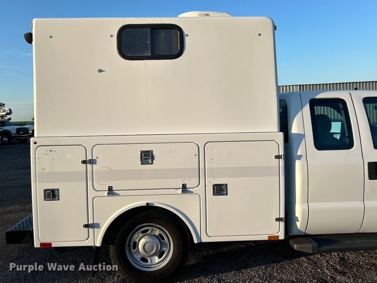 image for item EG0941 2011 Ford F350 Super Duty  SuperCab utility bed pickup truck