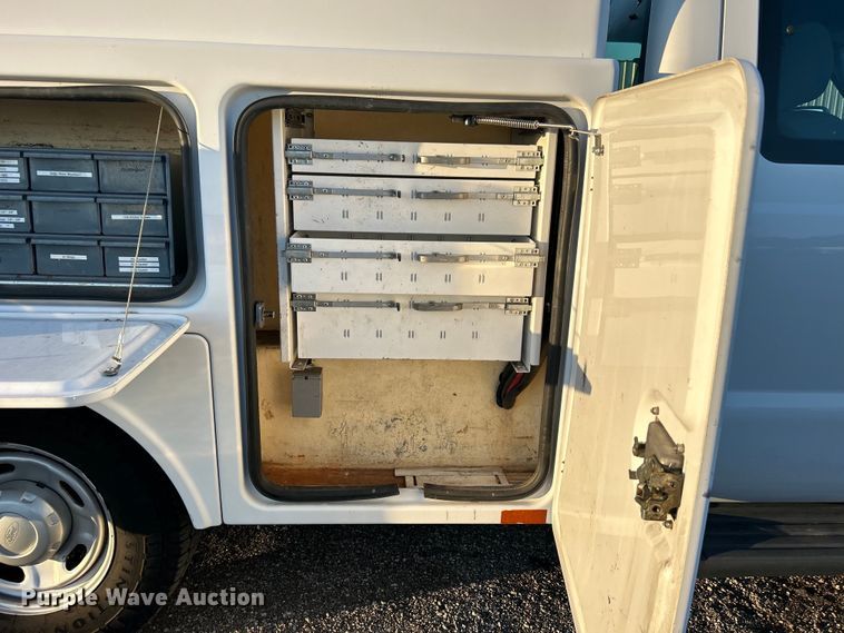 image for item EG0941 2011 Ford F350 Super Duty  SuperCab utility bed pickup truck