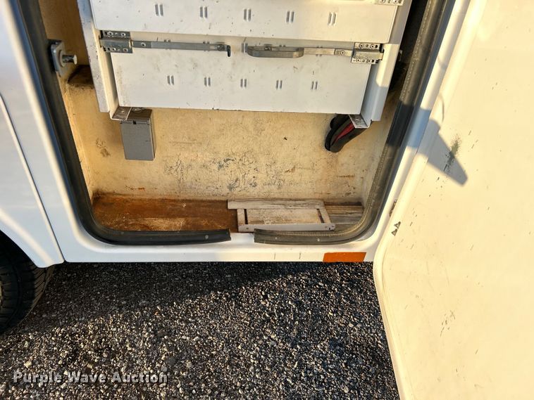 image for item EG0941 2011 Ford F350 Super Duty  SuperCab utility bed pickup truck