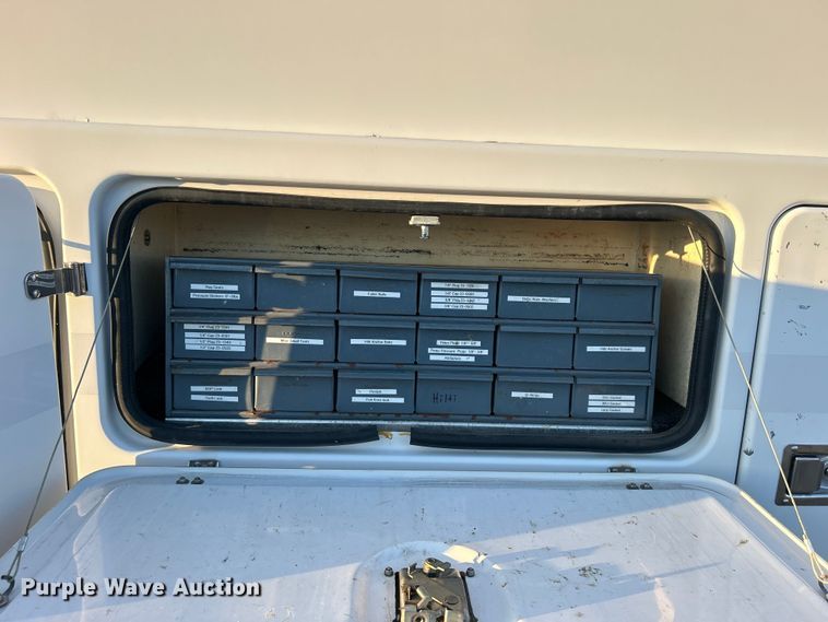 image for item EG0941 2011 Ford F350 Super Duty  SuperCab utility bed pickup truck