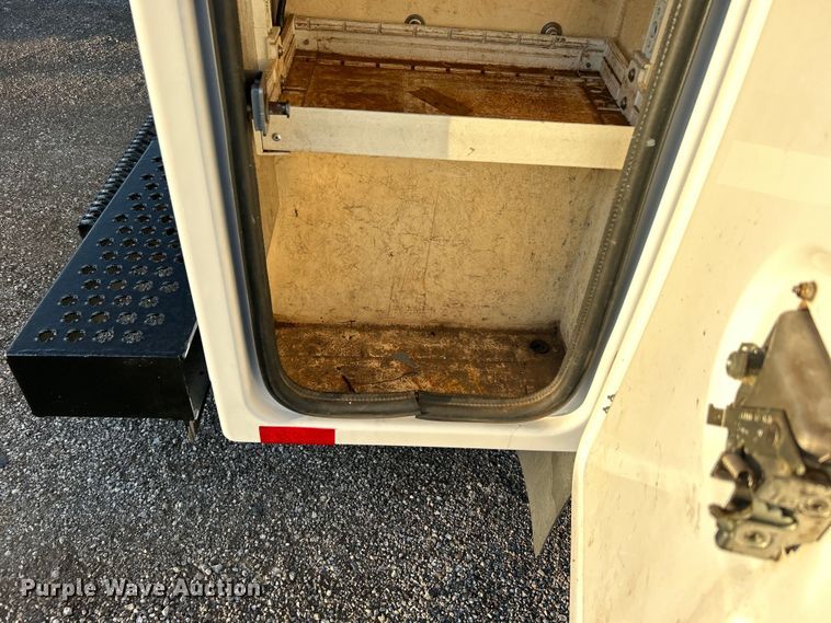 image for item EG0941 2011 Ford F350 Super Duty  SuperCab utility bed pickup truck