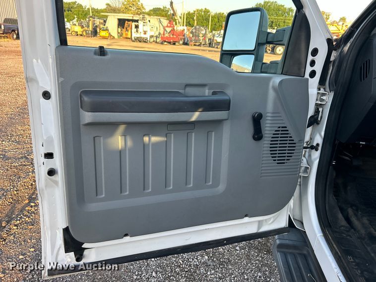 image for item EG0941 2011 Ford F350 Super Duty  SuperCab utility bed pickup truck