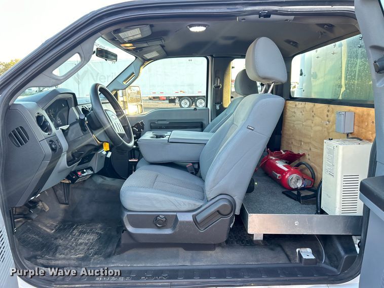 image for item EG0941 2011 Ford F350 Super Duty  SuperCab utility bed pickup truck