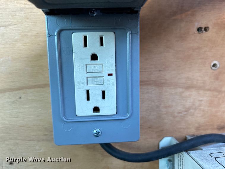 image for item EG0941 2011 Ford F350 Super Duty  SuperCab utility bed pickup truck