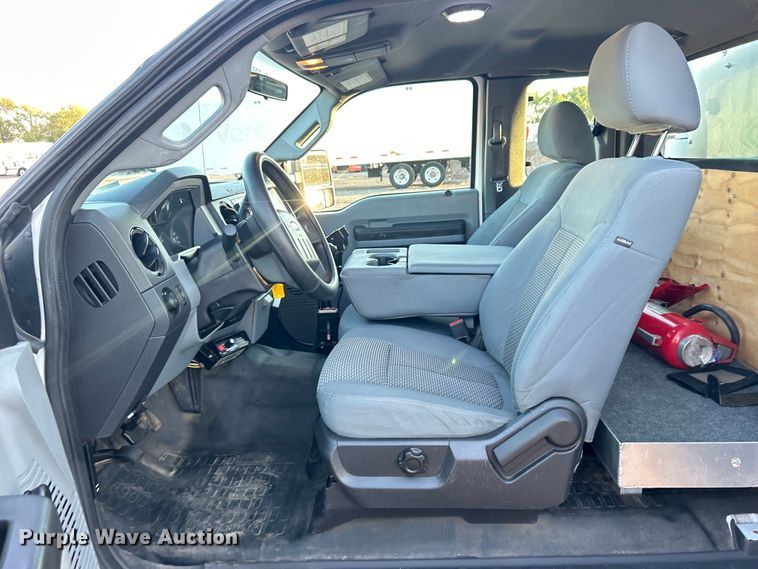 image for item EG0941 2011 Ford F350 Super Duty  SuperCab utility bed pickup truck