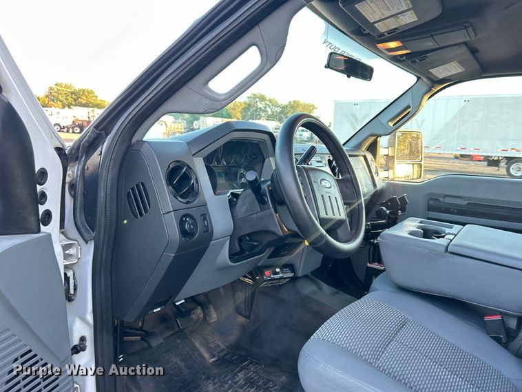 image for item EG0941 2011 Ford F350 Super Duty  SuperCab utility bed pickup truck