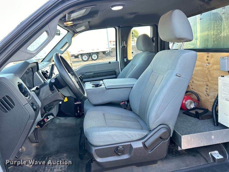 image for item EG0941 2011 Ford F350 Super Duty  SuperCab utility bed pickup truck