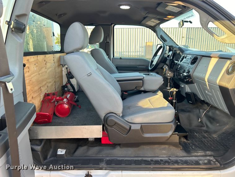 image for item EG0941 2011 Ford F350 Super Duty  SuperCab utility bed pickup truck