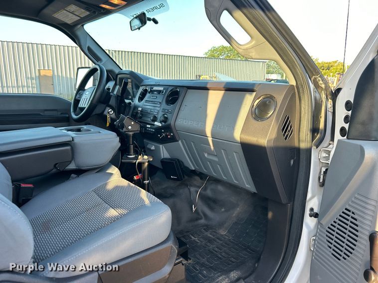 image for item EG0941 2011 Ford F350 Super Duty  SuperCab utility bed pickup truck